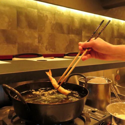 美味と贅沢が織りなす特別なひとときをライブ感たっぷりでご体験いただけます。