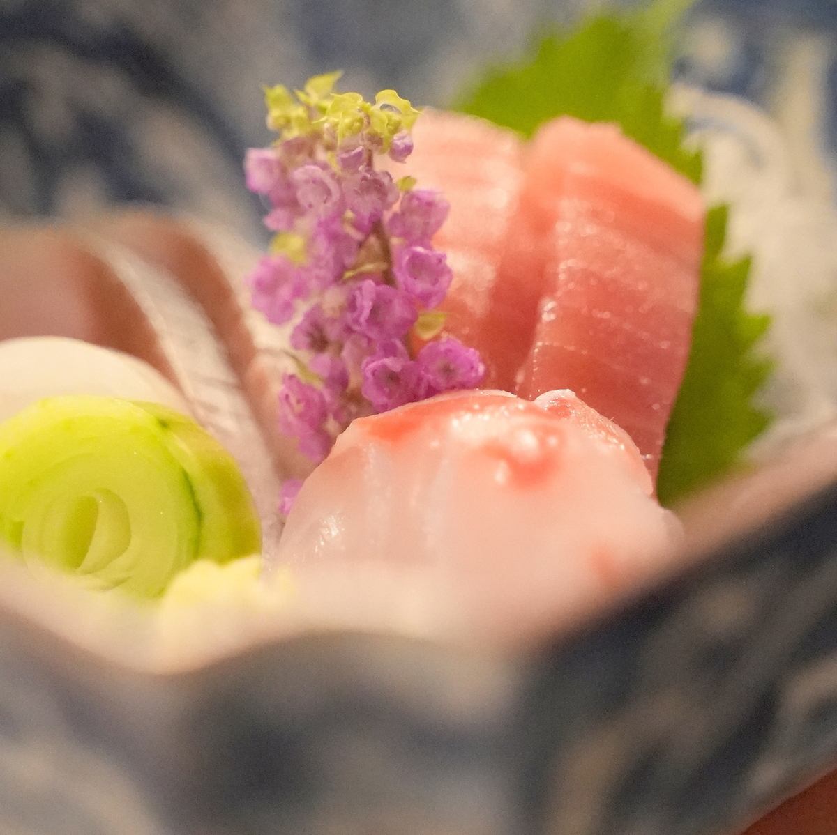 厳選された海鮮料理をお召し上がりください。日本酒にも合います
