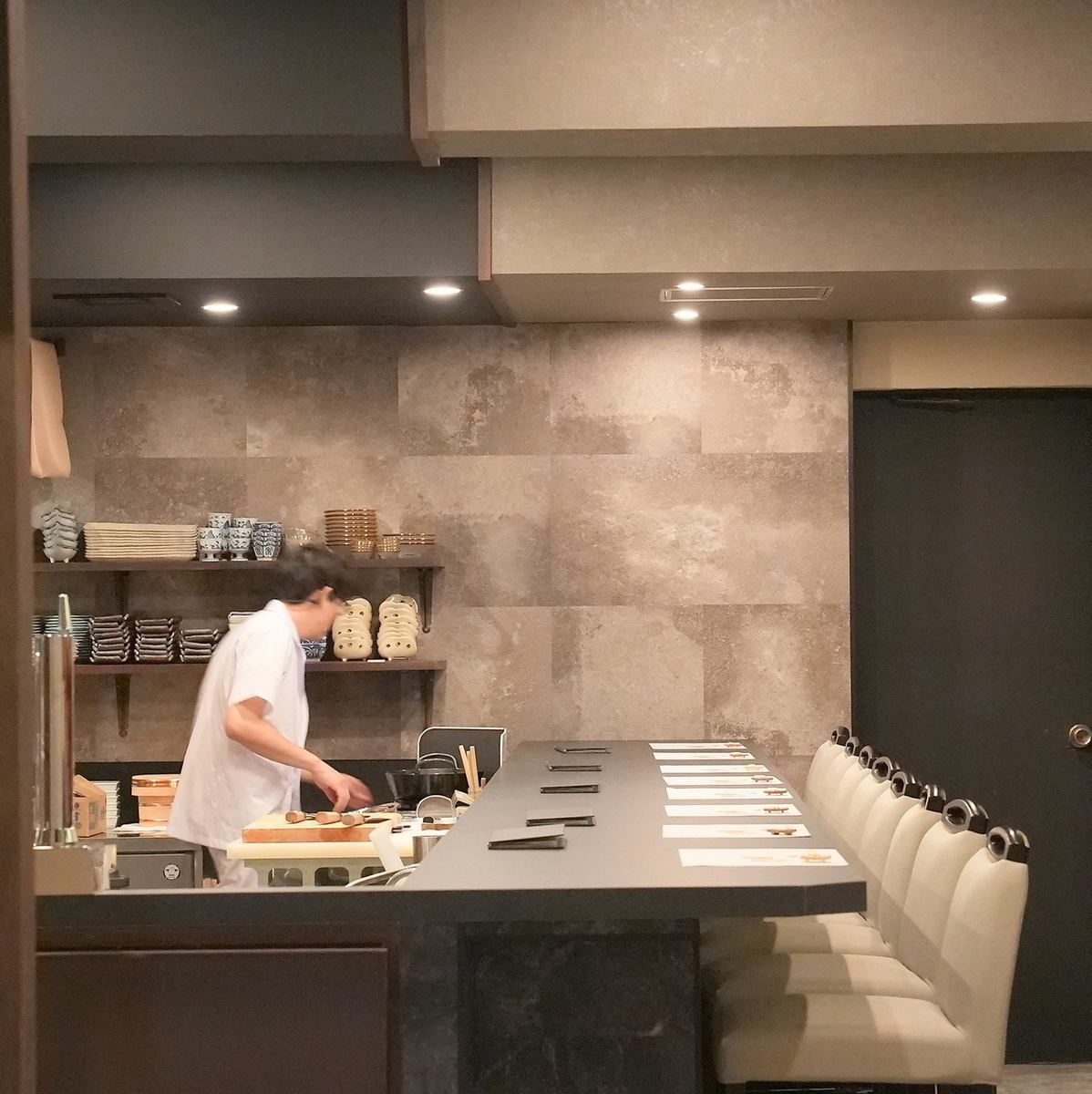 おしゃれなカウンター席は接待やデート等のご利用にもオススメ♪