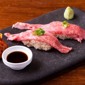 Kuroge Wagyu beef sushi made by a craftsman who is particular about the meat and shari (red vinegar)