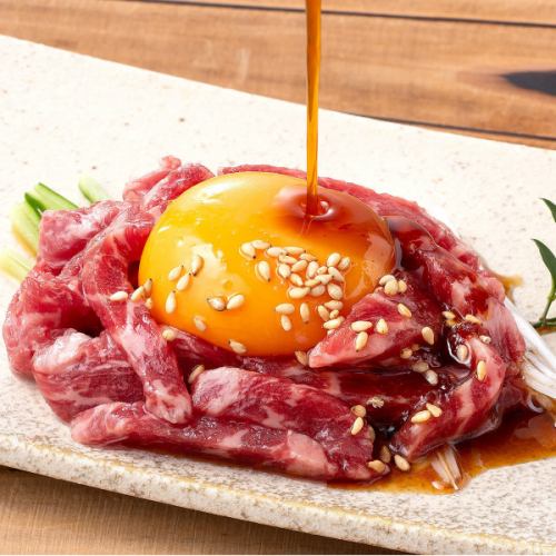 待望のユッケ