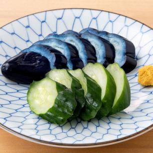 腌黄瓜和茄子