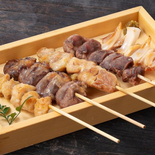 烤雞肉串五串（配醬汁或鹽）