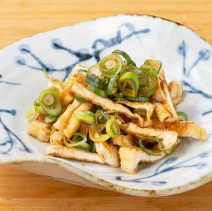 薄炸豆腐和葱花