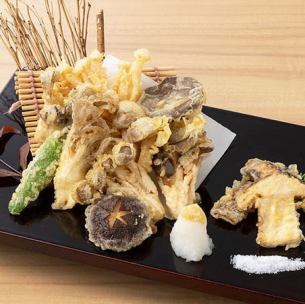 松茸入り きのこ天布羅盛り合わせ