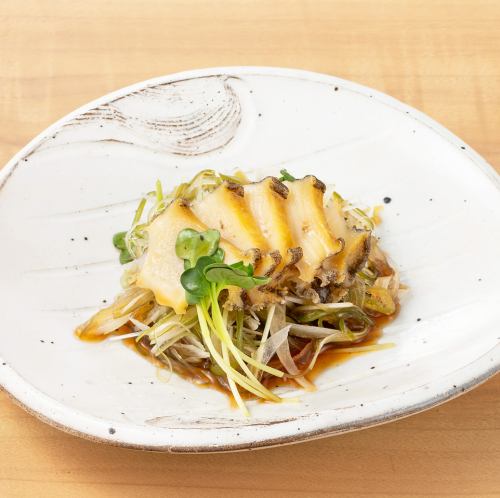 찐 젓가락과 줄기 새싹의 갈매기 식초