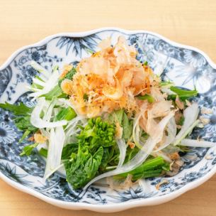 新玉ねぎと桜海老の春香るサラダ