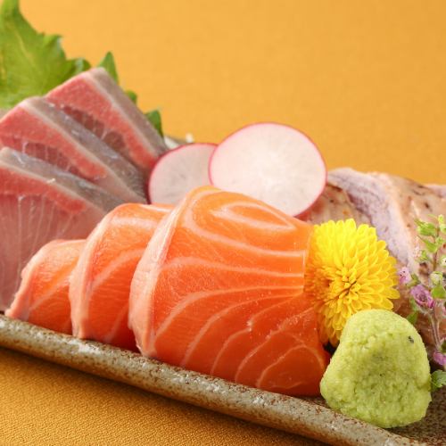 お通しは嬉しいお造り盛り