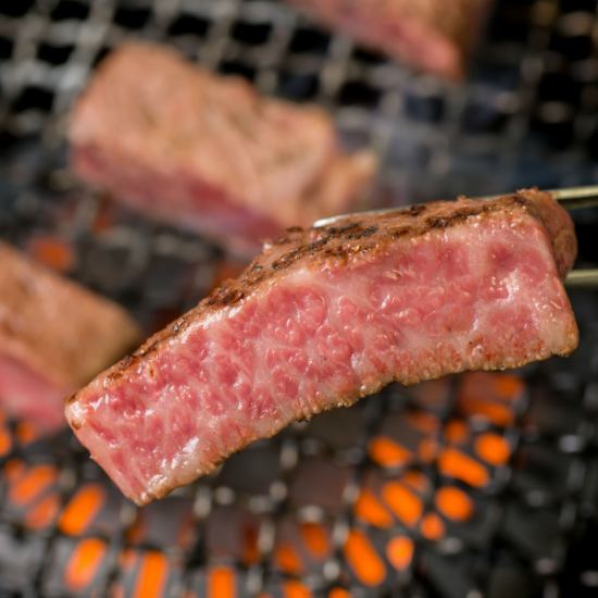 訂製自助餐廳，您可以在這裡享用高品質的牛肉！
