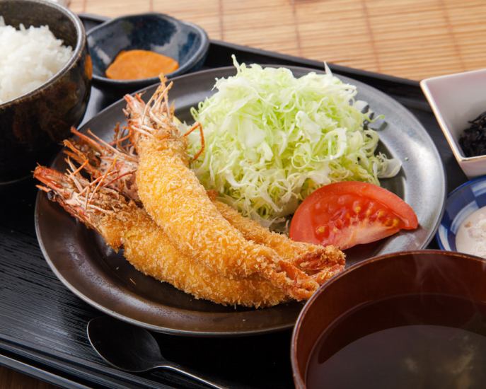 本日的烤鱼套餐800日元〜正在准备中。