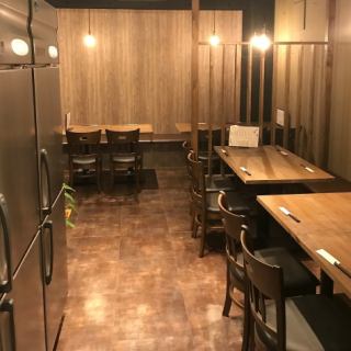 おしゃれで心地よい空間、和と洋の魅力を併せ持つ料理、日本酒・ワインの他、甘い果実のお酒など女性にも喜ばれるラインナップ。オリジナリティあふれる鉄板料理店となっており、女子会やデートに最適です。