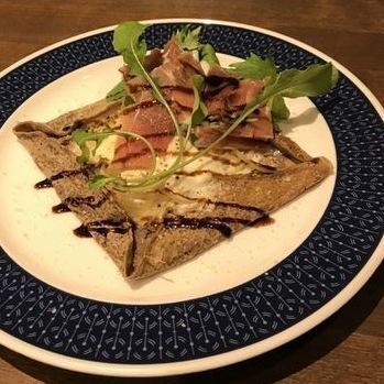 Buckwheat galette <raw ham or salmon>
