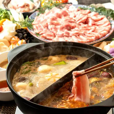 【신등장】 선택할 수 있는 6종 국물! 본격 불 냄비 뷔페 코스 4500엔