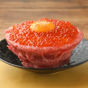 Salmon roe and wagyu beef rice bowl