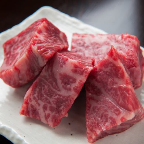Our recommended menu where you can lavishly enjoy rare cuts! Wagyu Beef Kainomi Atsu (beef side)] 1,700 JPY (incl. tax)