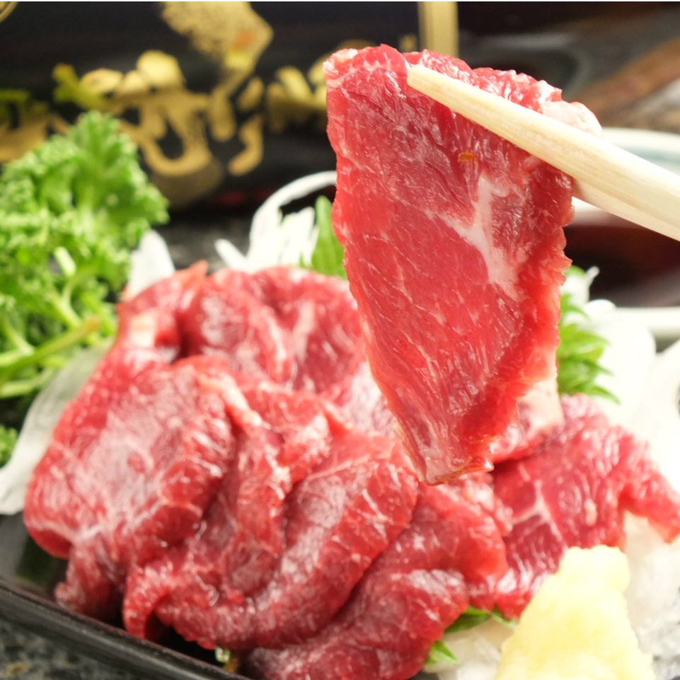 名物の炉端焼きをはじめ、馬刺などの肉料理が大人気！！◎