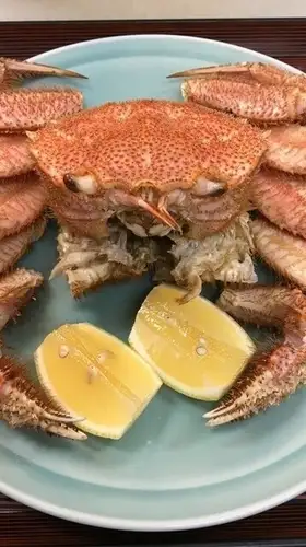 Boiled hairy crab