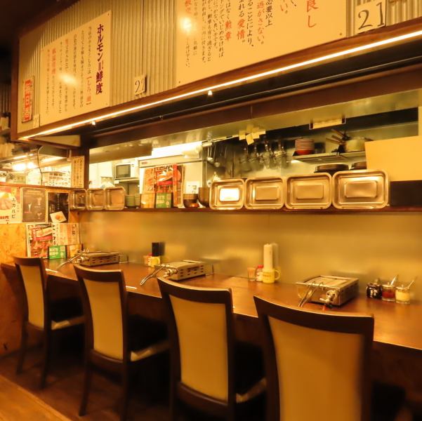 お一人様、大歓迎！気軽にご来店いただける様、カウンター席を設置しております！一つの焼き台を独り占め！自分のペースで好きな物を好きなだけ！お1人様のためのハーフサイズもご用意しております！一人だけの贅沢な時間を食樂でお過ごしください(^^♪