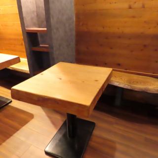 オープン空間のテーブル席はお店の雰囲気を十分に感じられる少人数向けのお席です♪2名様～OK！