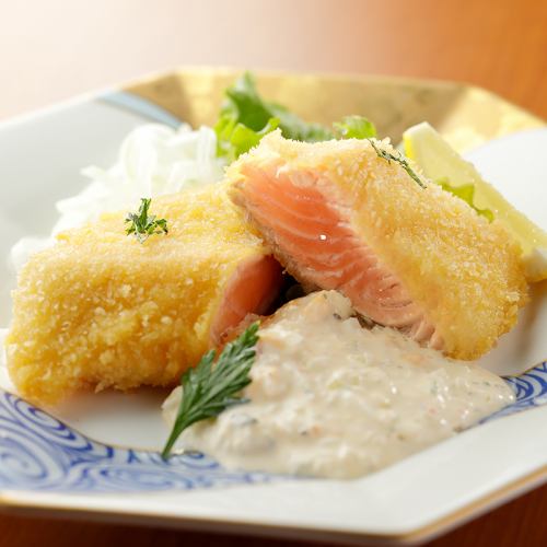 Fried autumn salmon with homemade tartar sauce