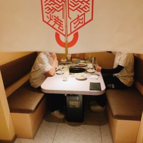 半個室席２名様から５名様までご利用可能です。