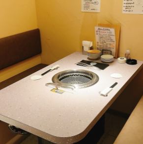 半個室席２名さまから５名さまご利用可能です。