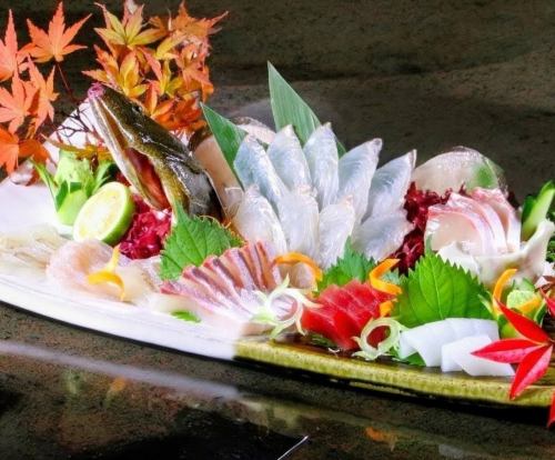 素材の良さ、職人の技が光る逸品！大分で獲れる旬の海鮮を愉しめる『お刺身、お寿司』もご用意。