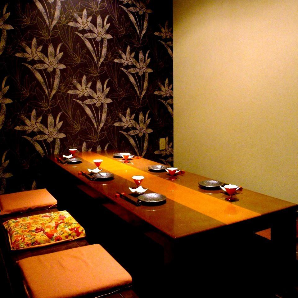 プライベートな個室はデートにも最適。飲み放題も御座います。