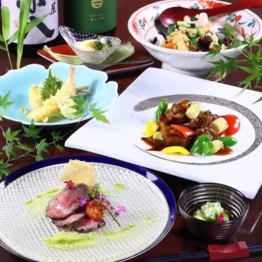 香脆米飯配濃鬱醬汁及日式及牛片【時令盛宴套餐】僅餐費：4200日元