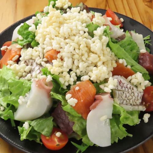 海鮮のおこげあられサラダ