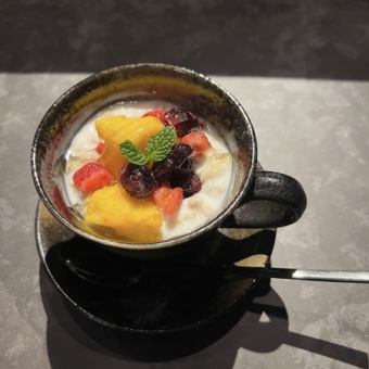 グラノーラたっぷりデトックスヨーグルトボウル【スモール】