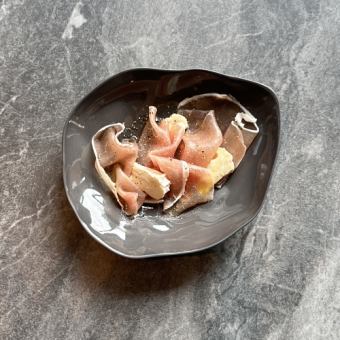 生ハムとカマンベールチーズ