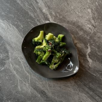 ブロッコリーのガーリック炒め(ぺぺロン風)