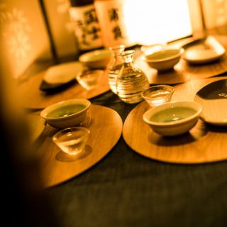 こちらはテーブル席！しっぽりとしたご宴会にぴったりのお席です！当店は、新宿駅から徒歩3分とアクセス便利！新宿でのご宴会、女子会は新宿鳥兵衛でどうぞ。[新宿 バル 宴会 飲み会 飲み放題 貸切 食べ放題 合コン 女子会]