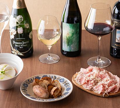 季節の美味しさを楽しめるおすすめも必見◎ワインとの相性抜群なこだわりの小皿料理⇒385円(税込)~