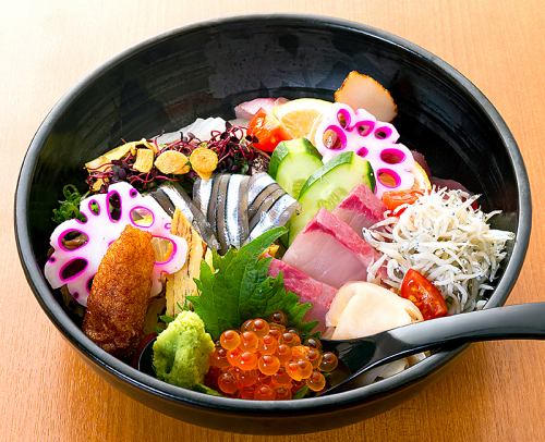 아사지로 가장 인기있는 덮밥! 카고시마 해물 덮밥