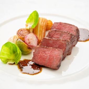 肉の旨味と甘みを存分に堪能できる「むなかた牛スペシャルランチコース」全6品/7,150円（税込）