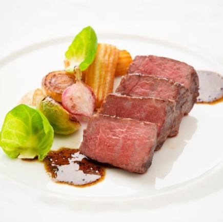 肉の旨味と甘みを存分に堪能できる「むなかた牛スペシャルランチコース」全6品/7,150円（税込）