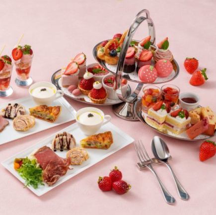 可愛らしいいちごが主役！心ときめく「いちごのアフタヌーンティー」全19品/4,400円 (税込)
