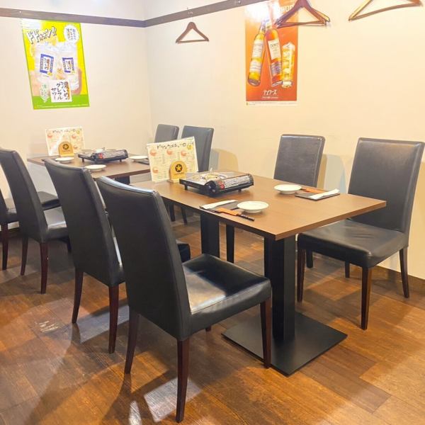 20名様からの店舗貸切に対応！テーブル、カウンター、掘りごたつと多彩な席種があり、少人数から団体様まで幅広くご利用いただけます。飲み放題付きの「おまかせコース（5,000円）」は、メインの鍋を事前に相談して決められる特別仕様。幹事様も安心の充実内容で、賑やかな打ち上げや季節の宴会を盛り上げます。