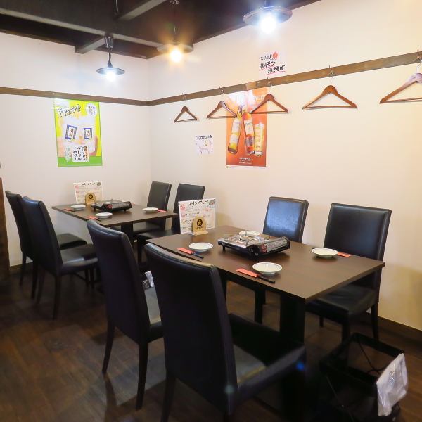20名様からの店舗貸切に対応！テーブル、カウンター、掘りごたつと多彩な席種があり、少人数から団体様まで幅広くご利用いただけます。飲み放題付きの「おまかせコース（5,000円）」は、メインの鍋を事前に相談して決められる特別仕様。幹事様も安心の充実内容で、賑やかな打ち上げや季節の宴会を盛り上げます。