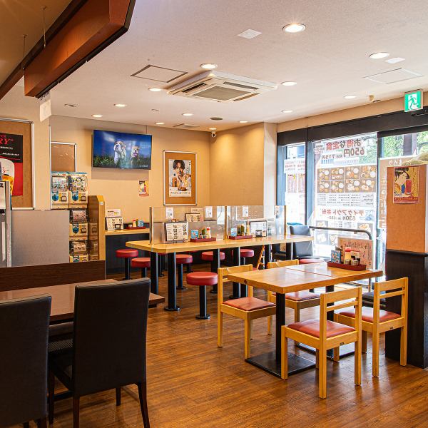 【交通アクセス良好♪アットホームな雰囲気の鉄板焼き居酒屋】大阪メトロなかもず駅より徒歩約11分とご来店ラクラク★気軽に立ち寄れる店構えと居心地の良い明るい空間で、楽しいお食事のひと時をお過ごしいただけます。