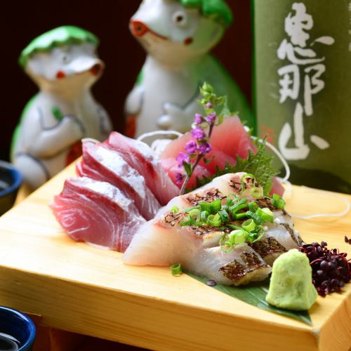 Assortment of three kinds of sashimi