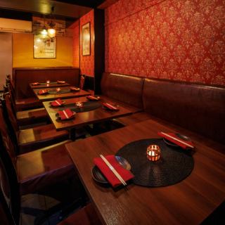 간접 조명의 여러가지 분위기를 연출!다운 라이트가 살짝 비추는 소파석은, 접대나 여자회, 데이트, 생일회 등 각종 연회에 최적◎