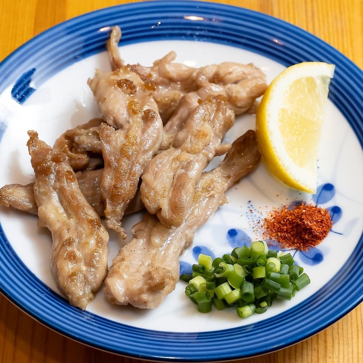 【必食!!】豪快に焼いて旨みが凝縮した「串に刺さない焼き鳥」！