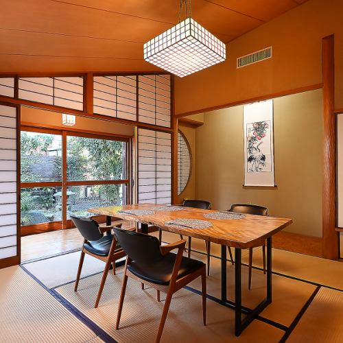 ご家族などのご利用にお使いいただけるテーブル席
