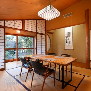 12名様でご利用いただける個室のプライベート空間