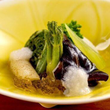 目にも楽しめる華やかなお料理の数々