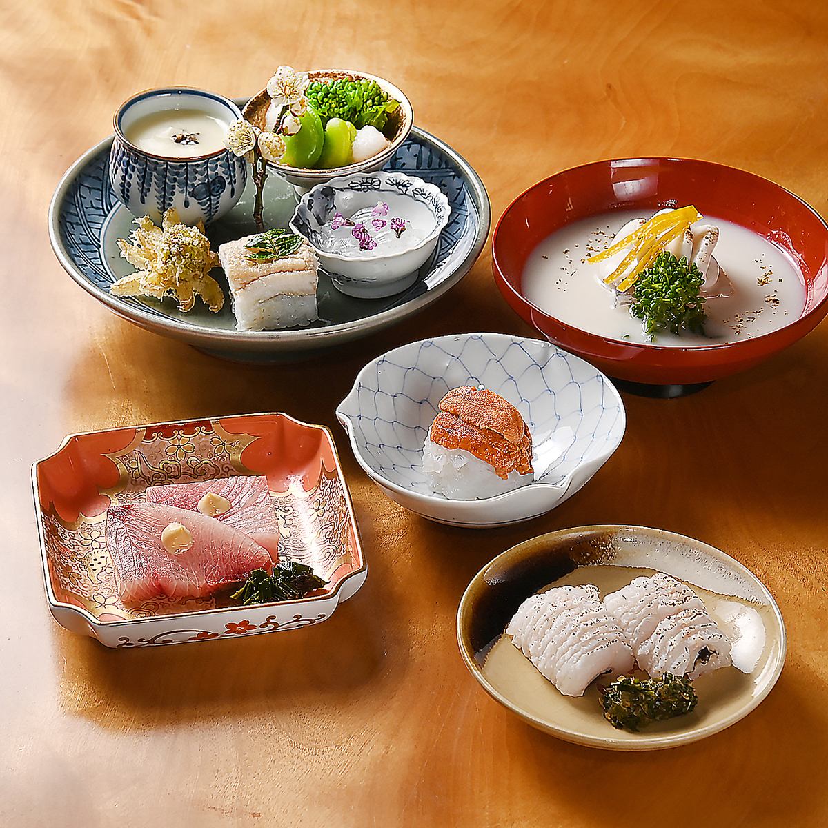厳選した魚介類など、こだわりの素材を使った和食をご提供します