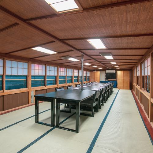 <p>In response to requests, we have prepared modern Japanese table seats, and our spacious banquet halls are perfect for deepening friendships such as class reunions and cross-industrial networking events.</p>